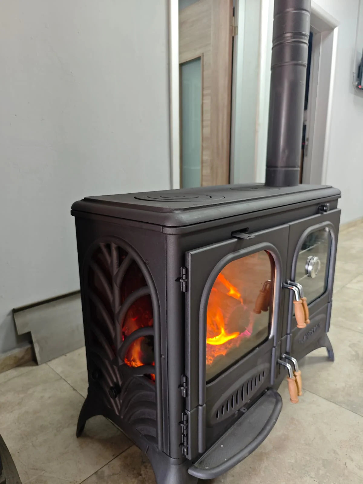 Palm Cast Iron Wood-Burning Stove with Oven: 3-Layer Cooker, Side Glass, 15kW Dual Combustion FS-066